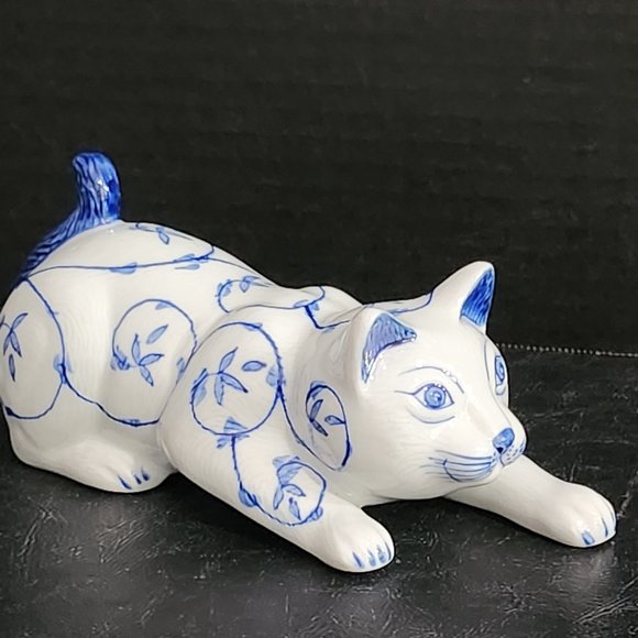 Blue and White Hand Painted Porcelain Cat Made in Thailand - Picture 10 of 10
